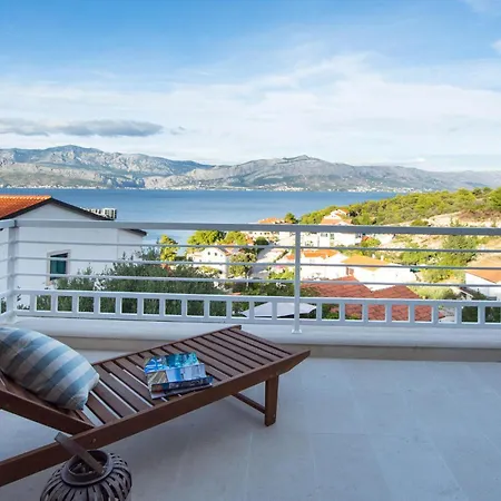 Cozy Home In Postira With Kitchen Holiday home *