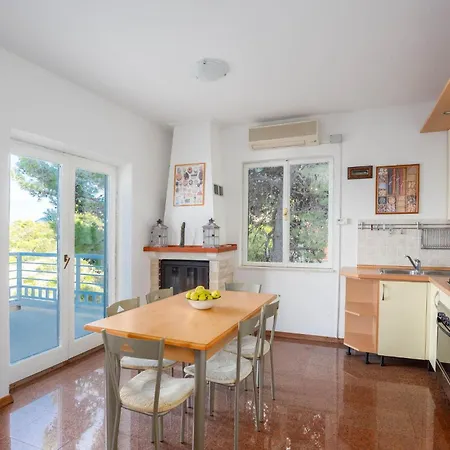 Cozy Home In Postira With Kitchen Holiday home Postira