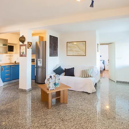 Cozy Home In Postira With Kitchen Postira