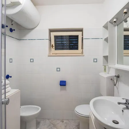 Cozy Home In Postira With Kitchen * Postira